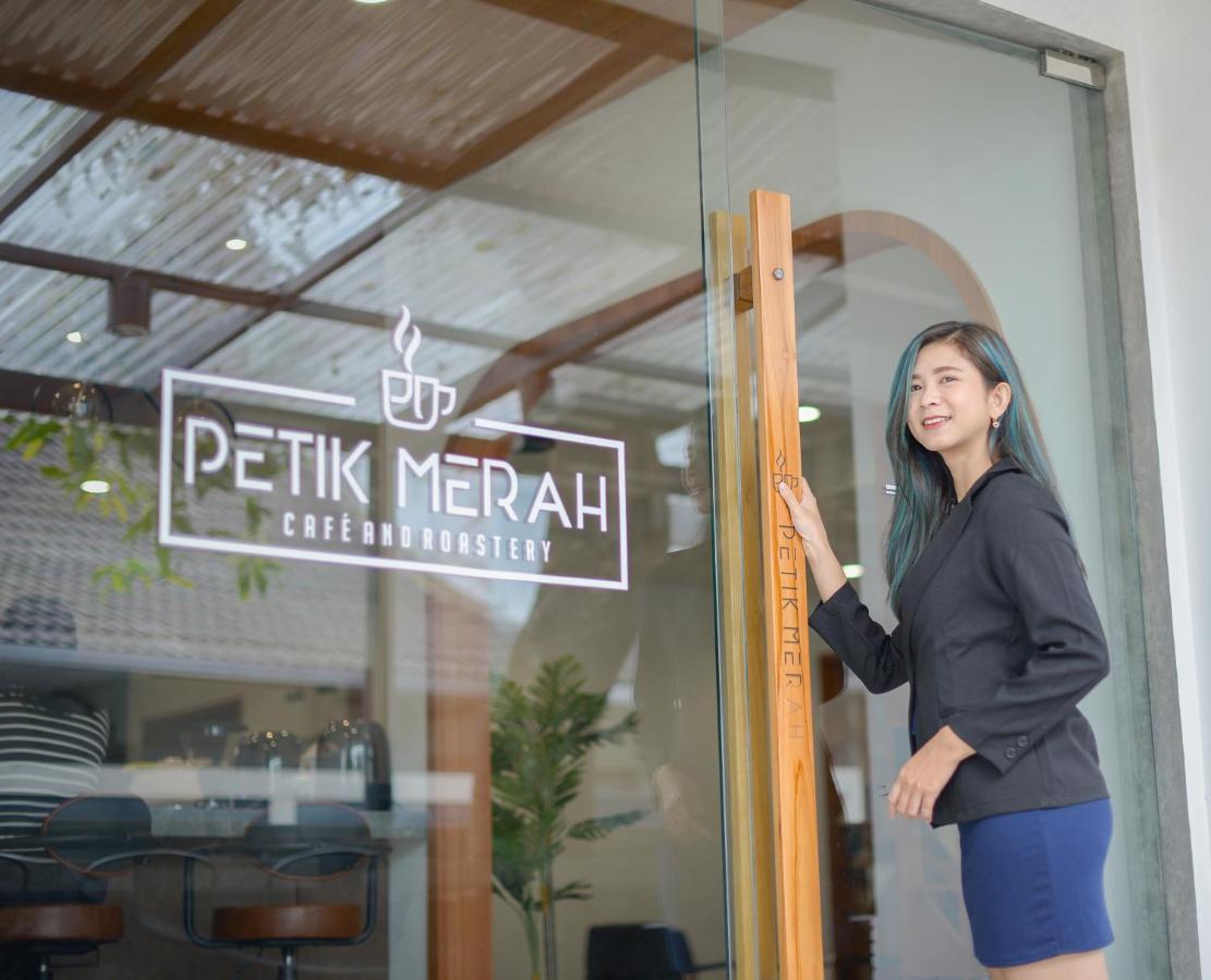 Petik Merah Homestay Pakualaman Buitenkant foto