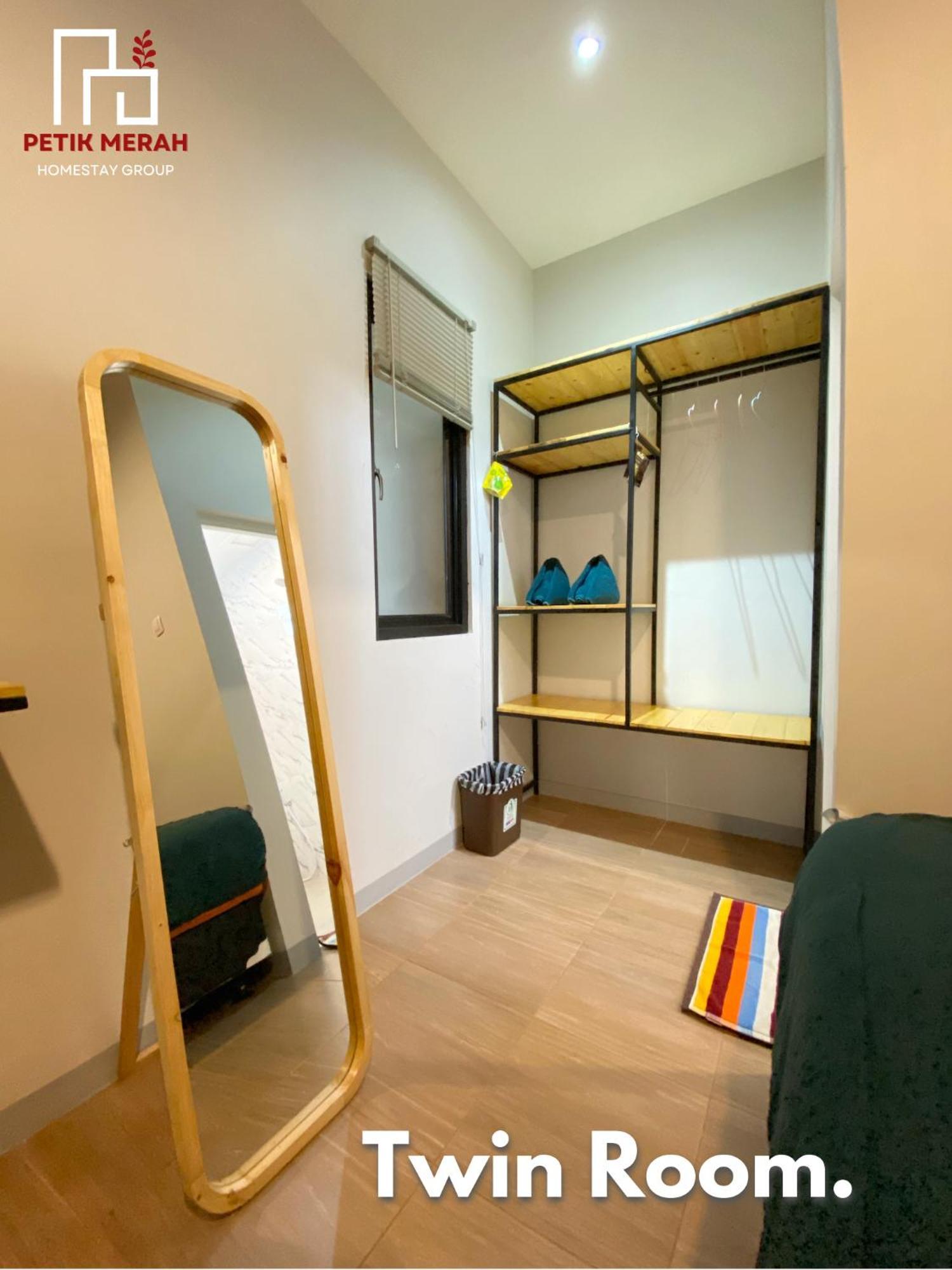 Petik Merah Homestay Pakualaman Buitenkant foto